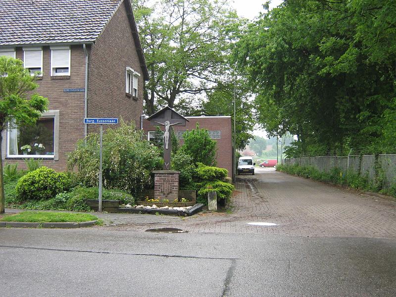 Hoek Burgm. Eussenlaan - Schoolstraat.jpg